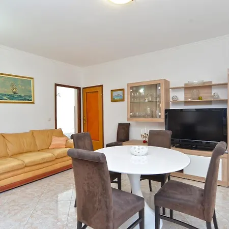 Apartament Mira 615 *