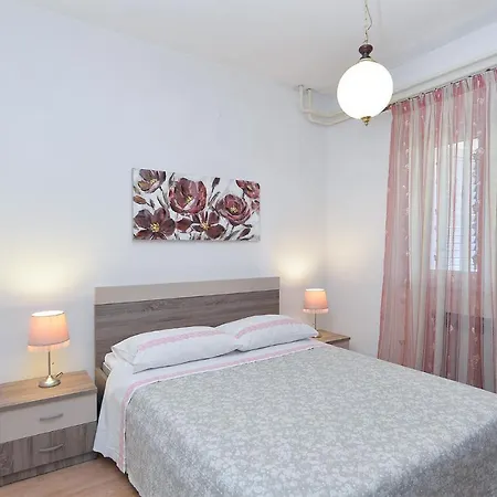 Apartament Mira 615 *