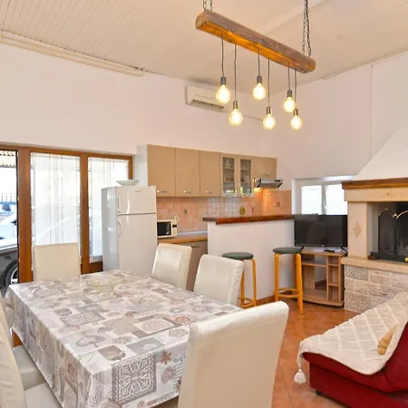 Apartament Mira 615 *